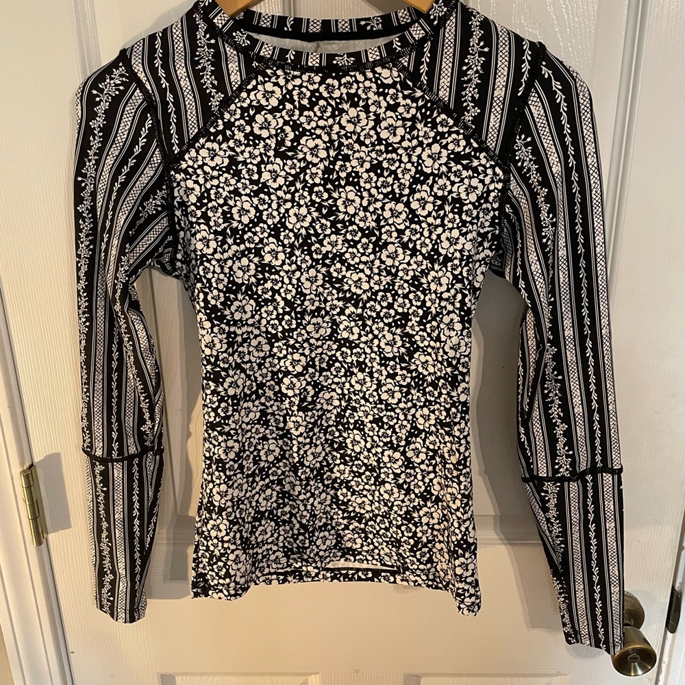 Maaji Black and White Fitted Long Sleeved rash guard